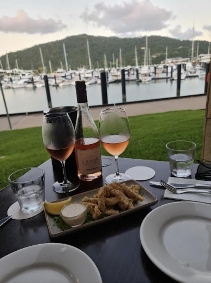 Ferienwohnung Boathouse Port Of Airlie Airlie Beach Exterior foto
