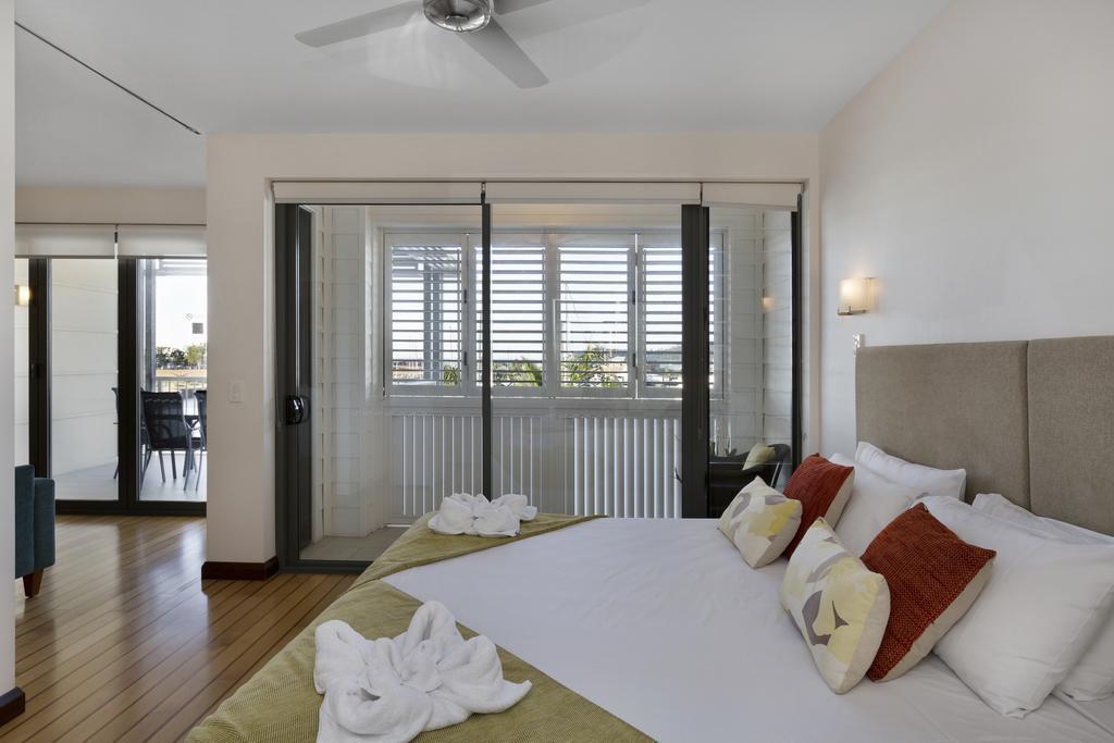 Ferienwohnung Boathouse Port Of Airlie Airlie Beach Zimmer foto
