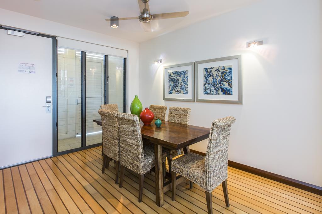 Ferienwohnung Boathouse Port Of Airlie Airlie Beach Zimmer foto